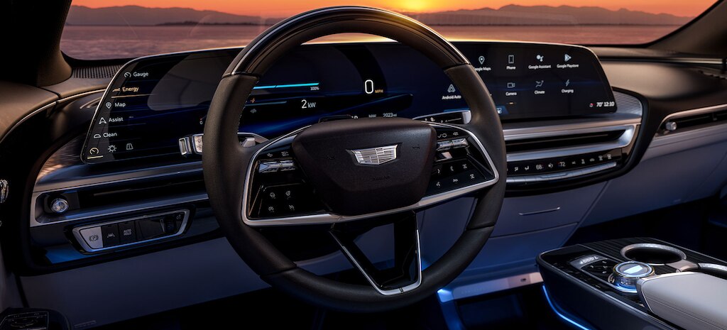 Pantalla OLED de 33 pulgadas con una resolución de 9K para brindar una experiencia envolvente única en tu nueva Cadillac Lyriq